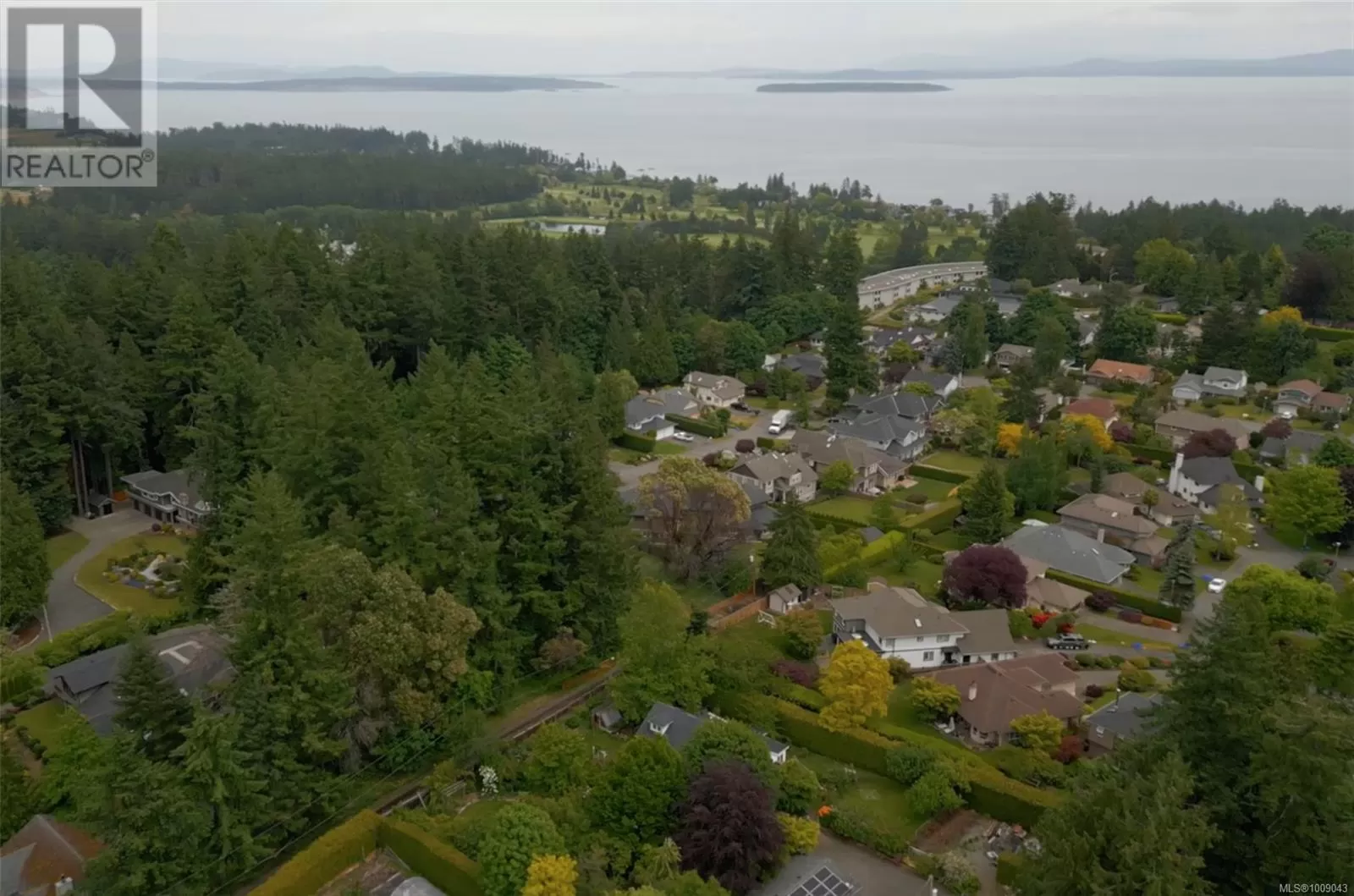 5225 Santa Clara Ave, Saanich, British Columbia V8Y 1W6