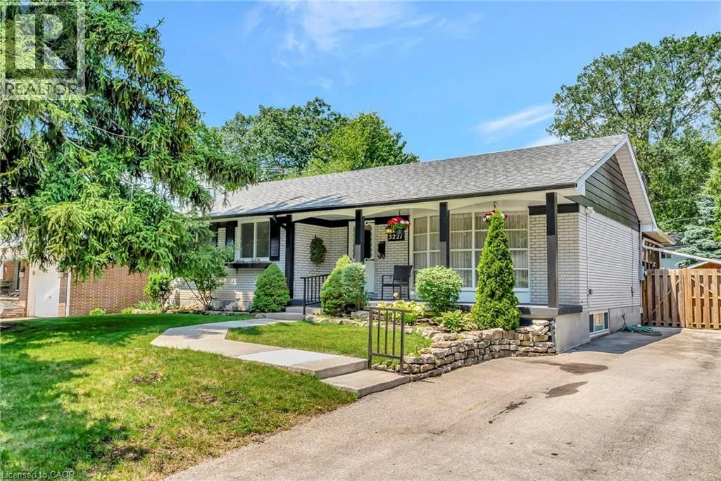 House for rent: 5227 Mulberry Drive, Burlington, Ontario L7L 3P6