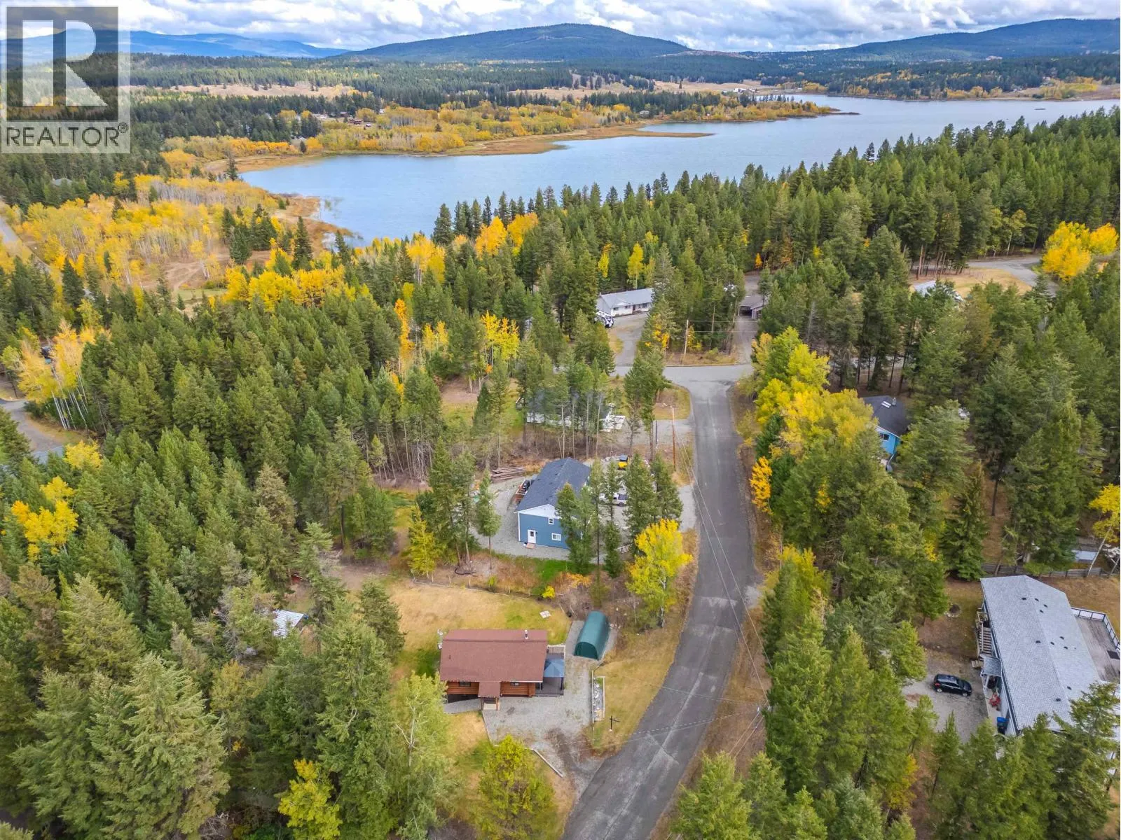 House for rent: 5231 Davis Road, 108 Mile Ranch, British Columbia V0K 2Z0