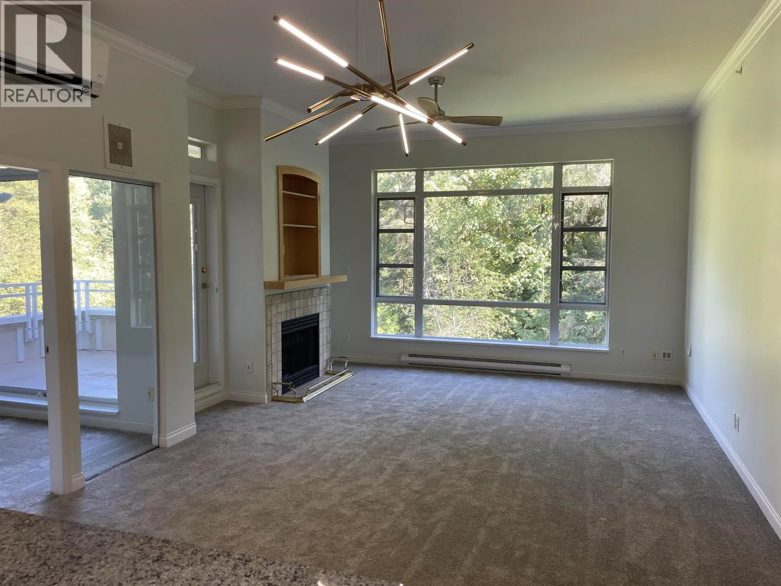 Apartment for rent: 524 3629 Deercrest Drive, North Vancouver, British Columbia V7G 2S9