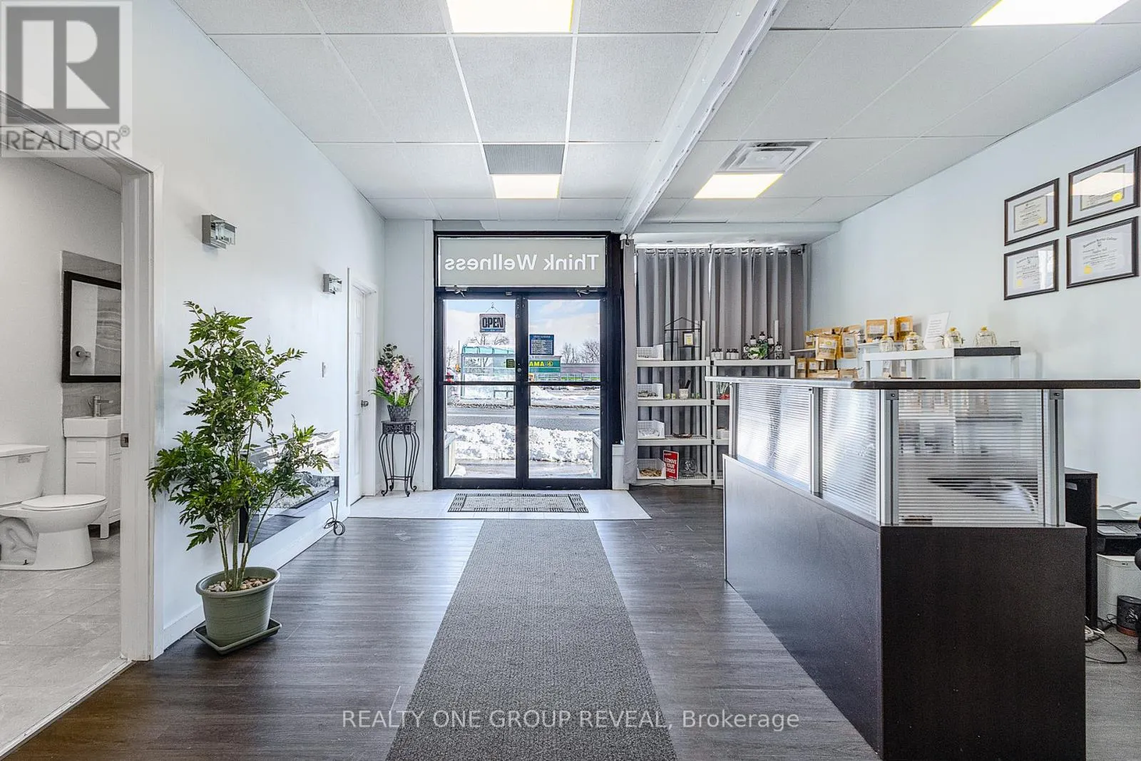 Offices for rent: 524 Simcoe Street S, Oshawa, Ontario L1H 4J8