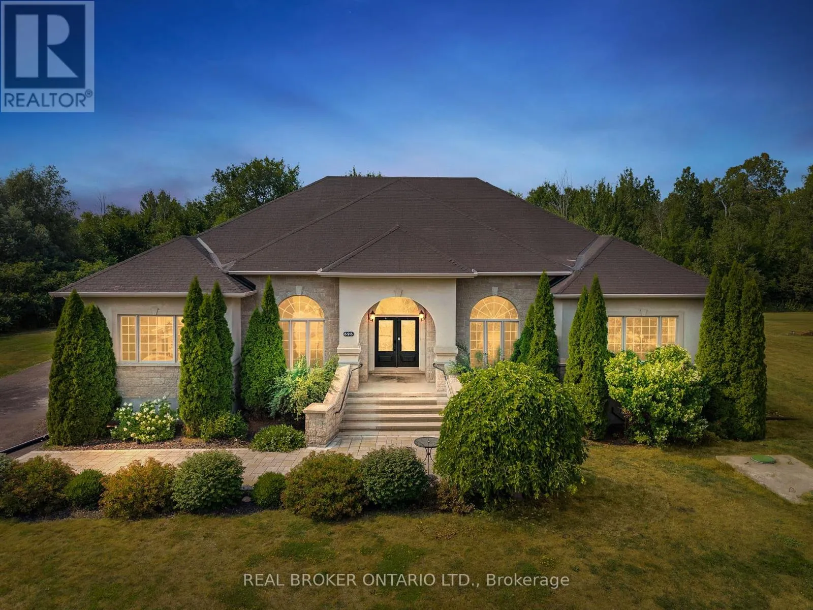 House for rent: 525 Tullamore Street, Ottawa, Ontario K1X 0A2