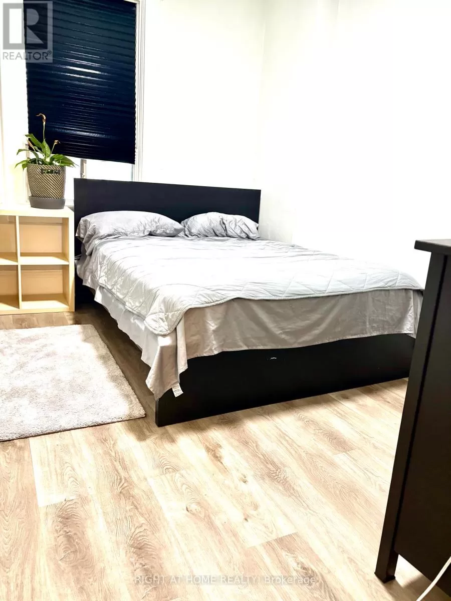 Other for rent: 526 Palmerston Boulevard, Toronto, Ontario M6G 2P5