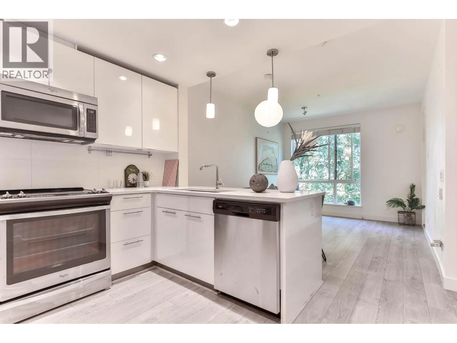 Apartment for rent: 527 723 W 3rd Street, North Vancouver, British Columbia V7M 0E4