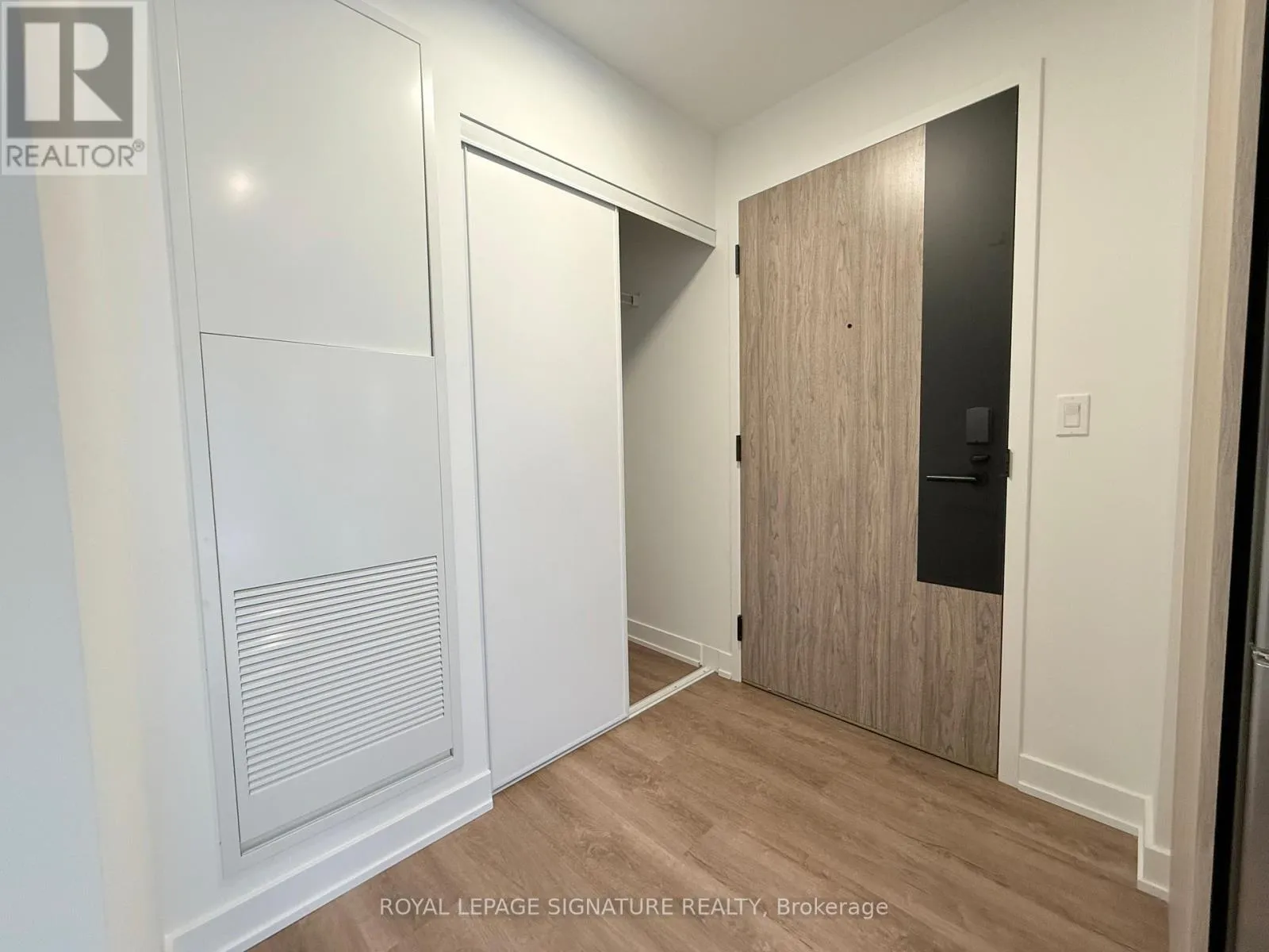 Apartment for rent: 529 - 1007 The Queensway, Toronto, Ontario M8Z 6C7