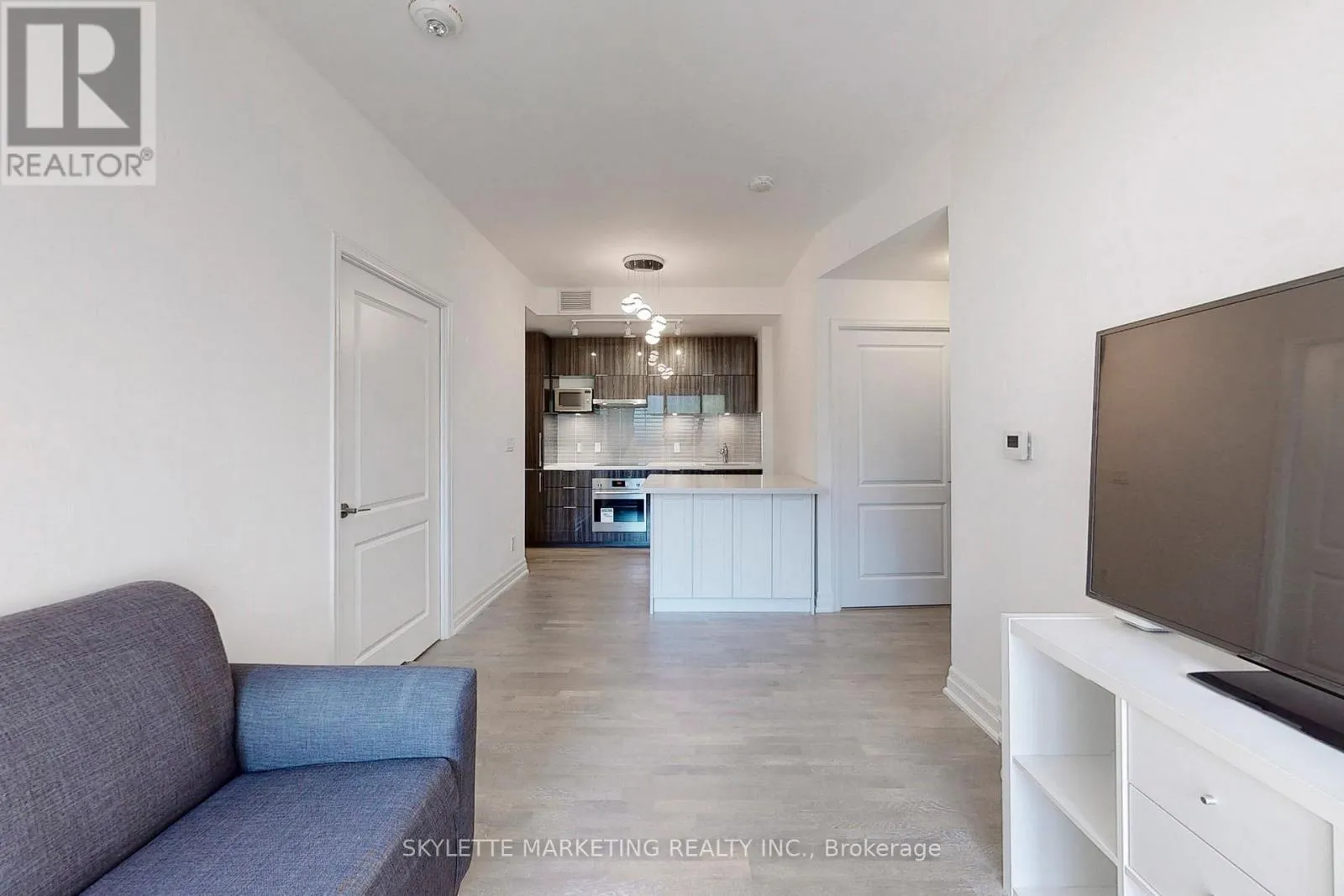 Apartment for rent: 529a - 10 Rouge Valley Drive W, Markham, Ontario L6G 0G9