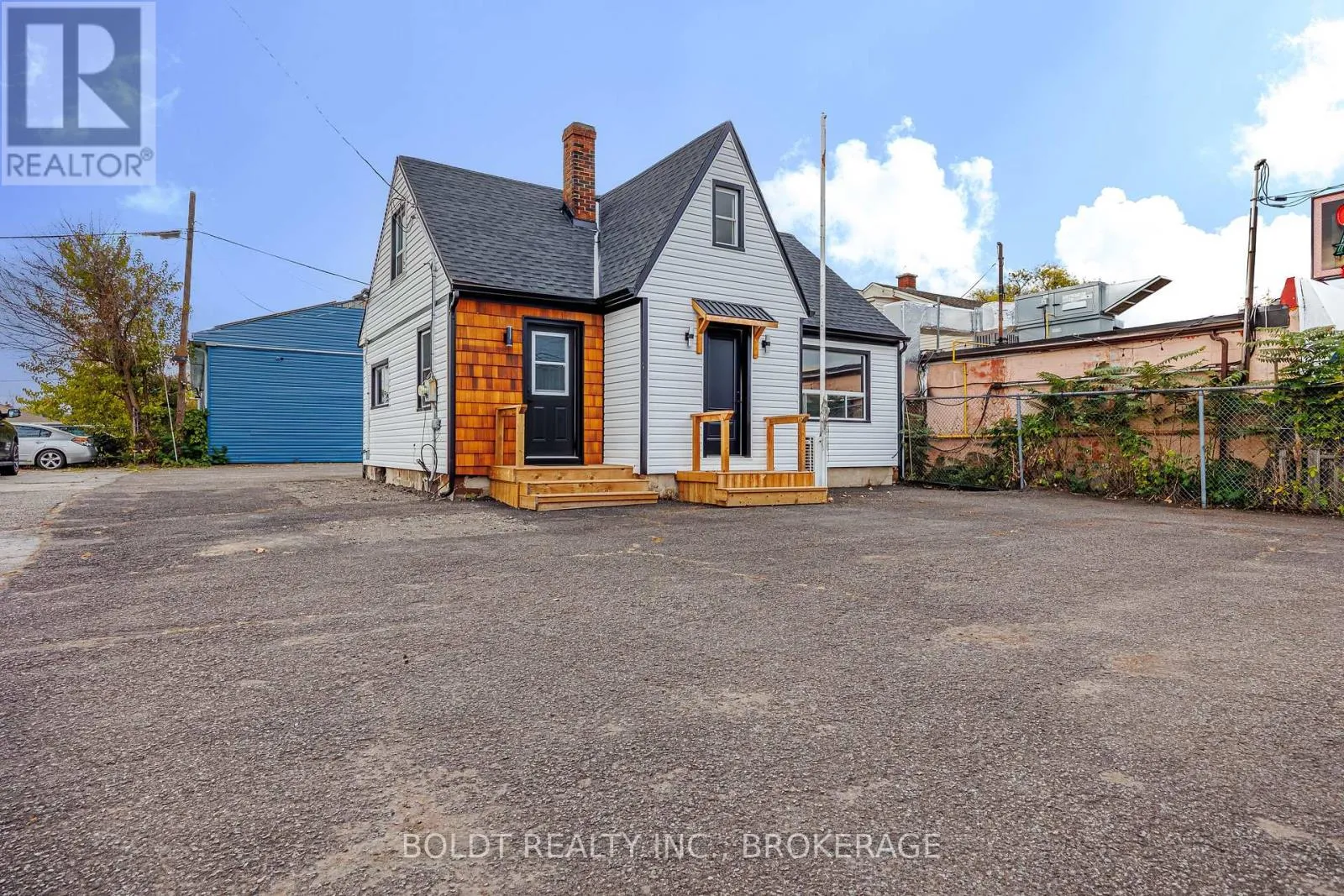 53 Hartzel Road, St. Catharines, Ontario L2P 1M6