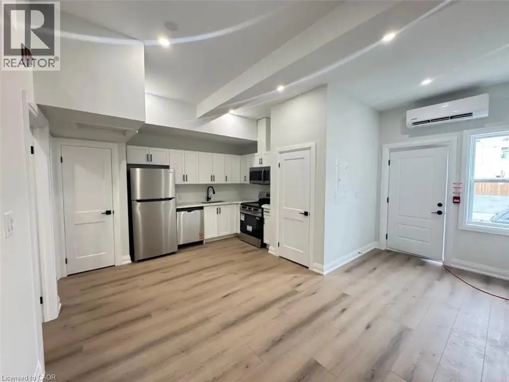 Apartment for rent: 53 Ontario Road Unit# 2, Welland, Ontario L3B 5C2