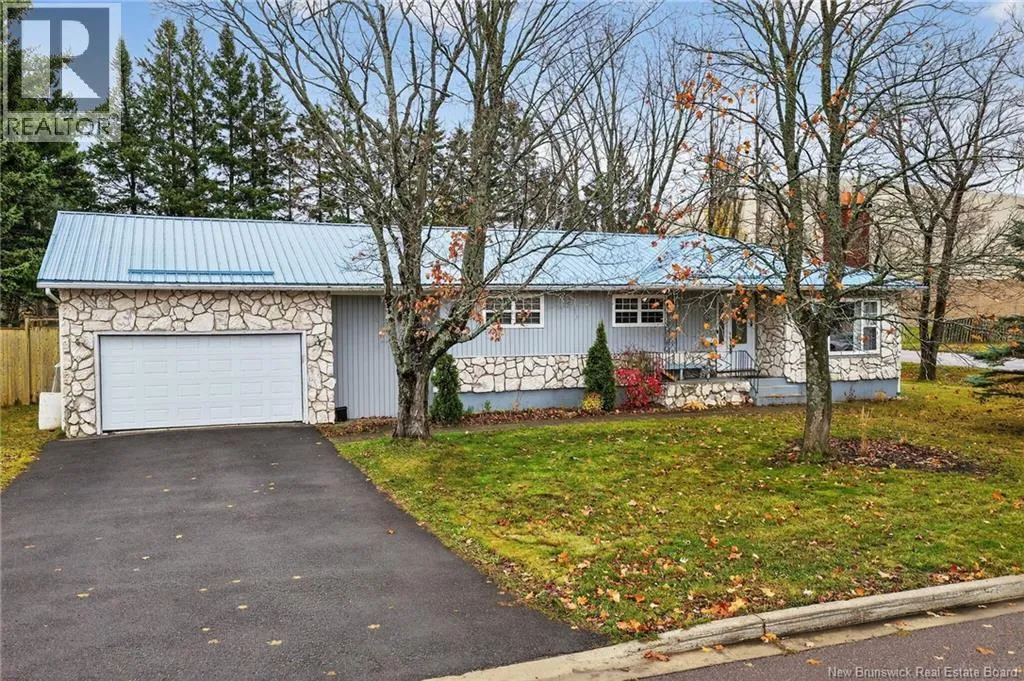 53 Vista, Moncton, New Brunswick E1A 4L6