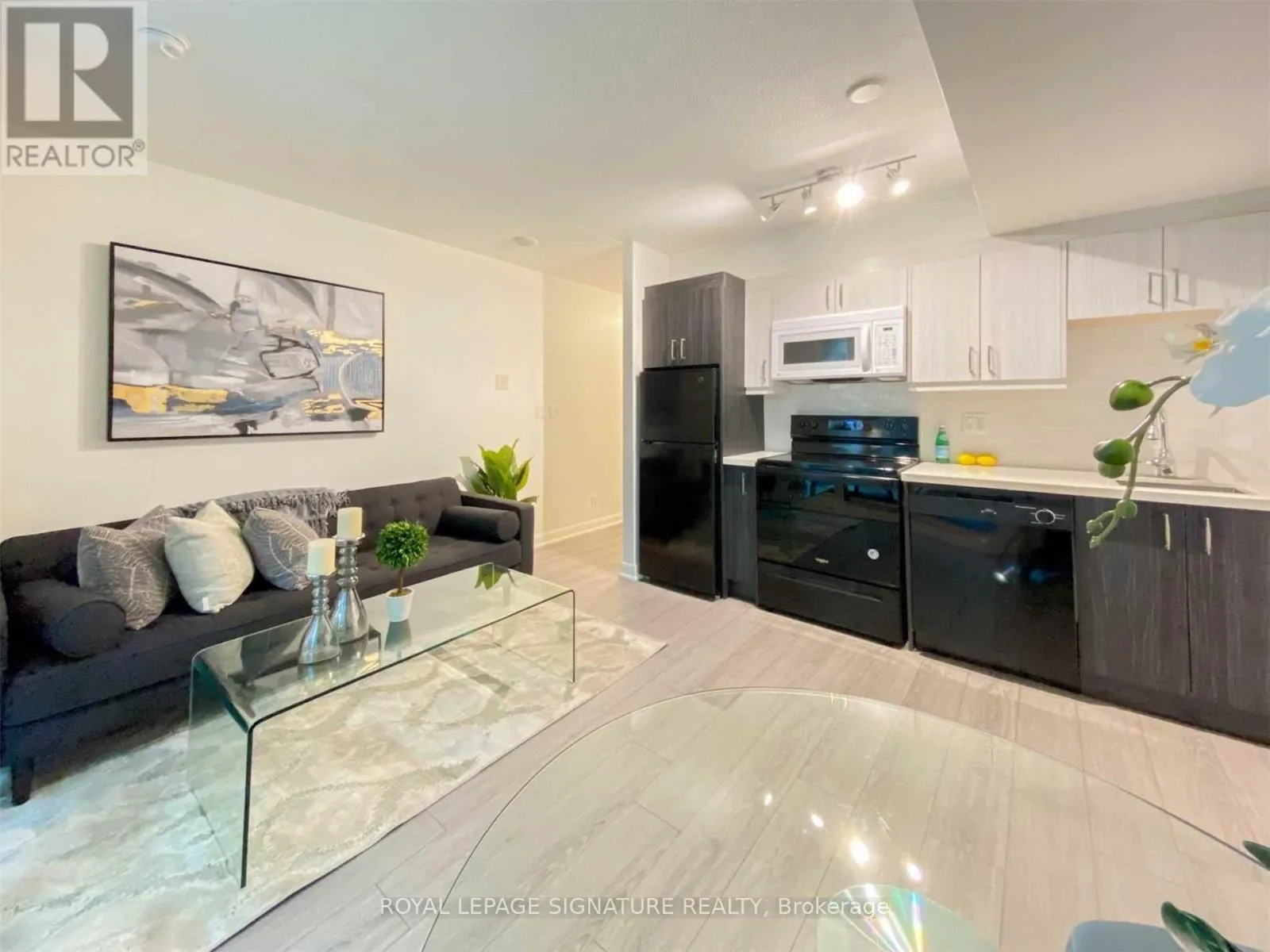 Apartment for rent: 530 - 600 Fleet Street W, Toronto, Ontario M5V 1B7