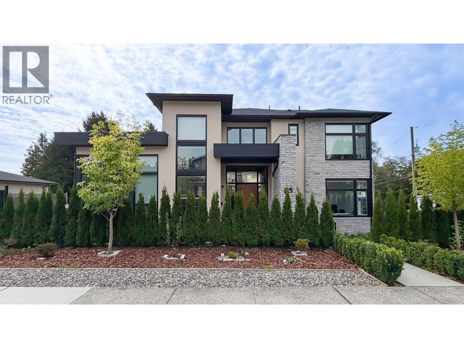 House for rent: 5302 Springdale Court, Burnaby, British Columbia V5B 2B4