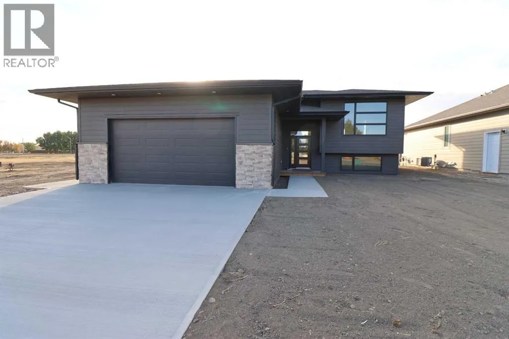 House for rent: 531 4 St, Vauxhall, Alberta T0K 2K0