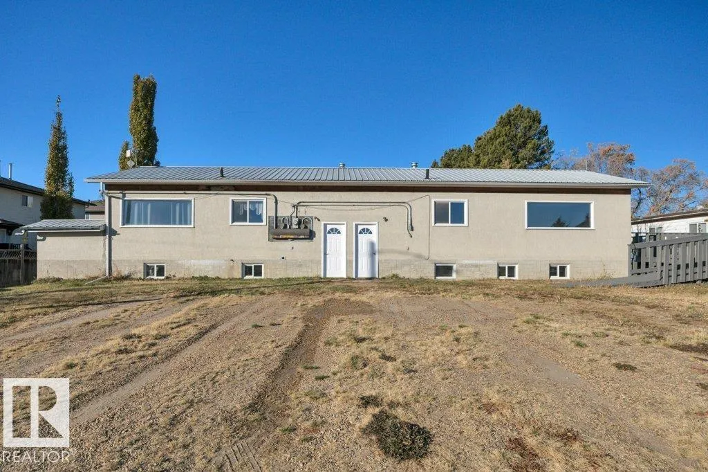 Duplex for rent: 5310 & 5312 50 St, Thorsby, Alberta T0C 2P0