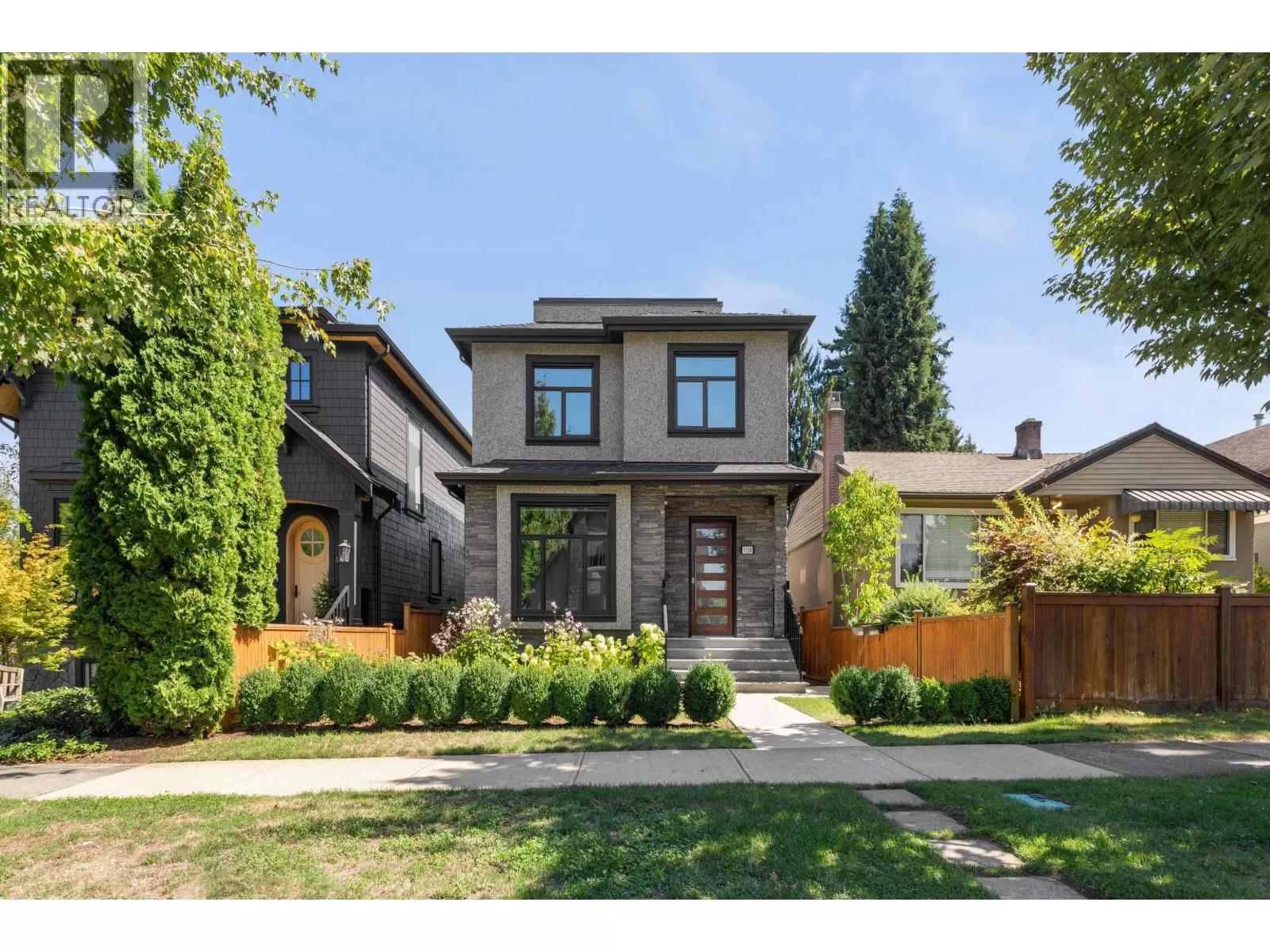 House for rent: 5318 Prince Edward Street, Vancouver, British Columbia V5W 2X6