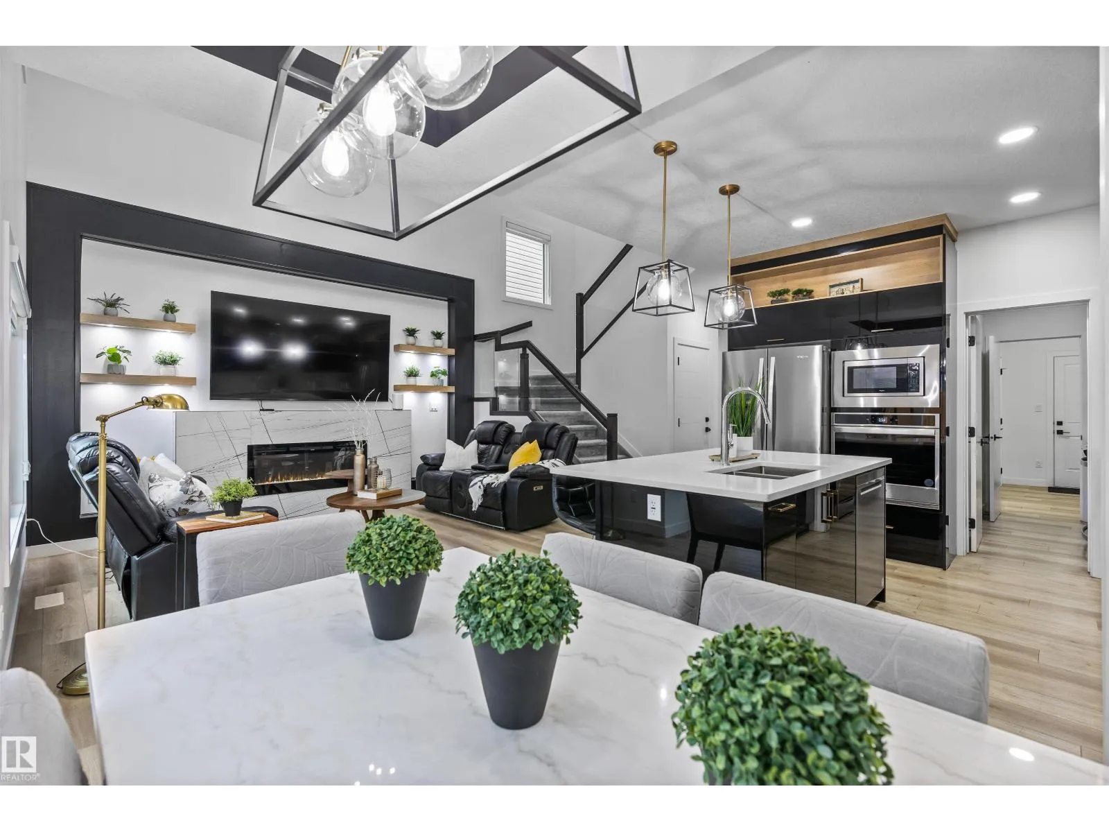 House for rent: 5320 Kimball Pl Sw, Edmonton, Alberta T6W 5E6