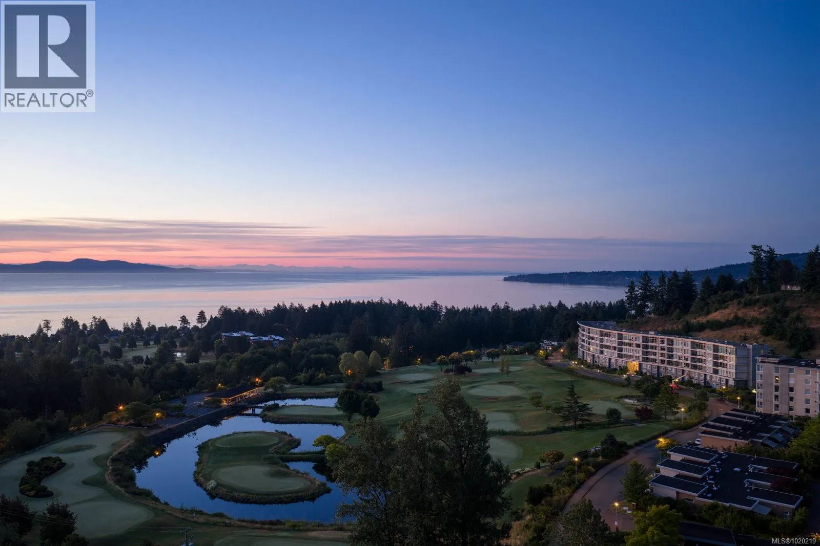 Row / Townhouse for rent: 5322 Sayward Hill Cres, Saanich, British Columbia V8Y 3H8