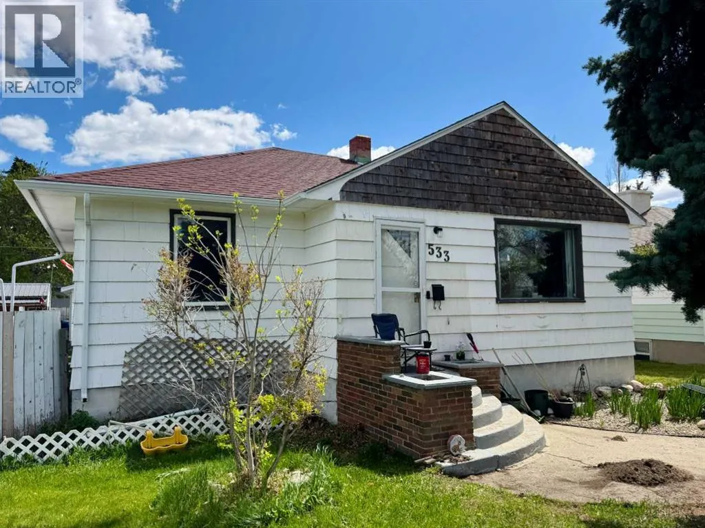 House for rent: 533 23 Street S, Lethbridge, Alberta T1J 3M9