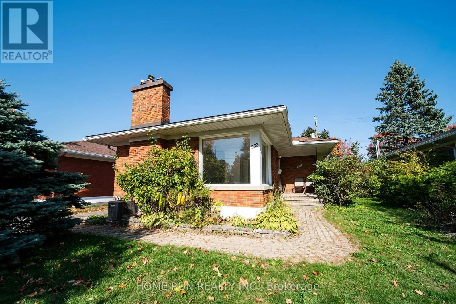 House for rent: 533 Browning Avenue, Ottawa, Ontario K1G 0T3