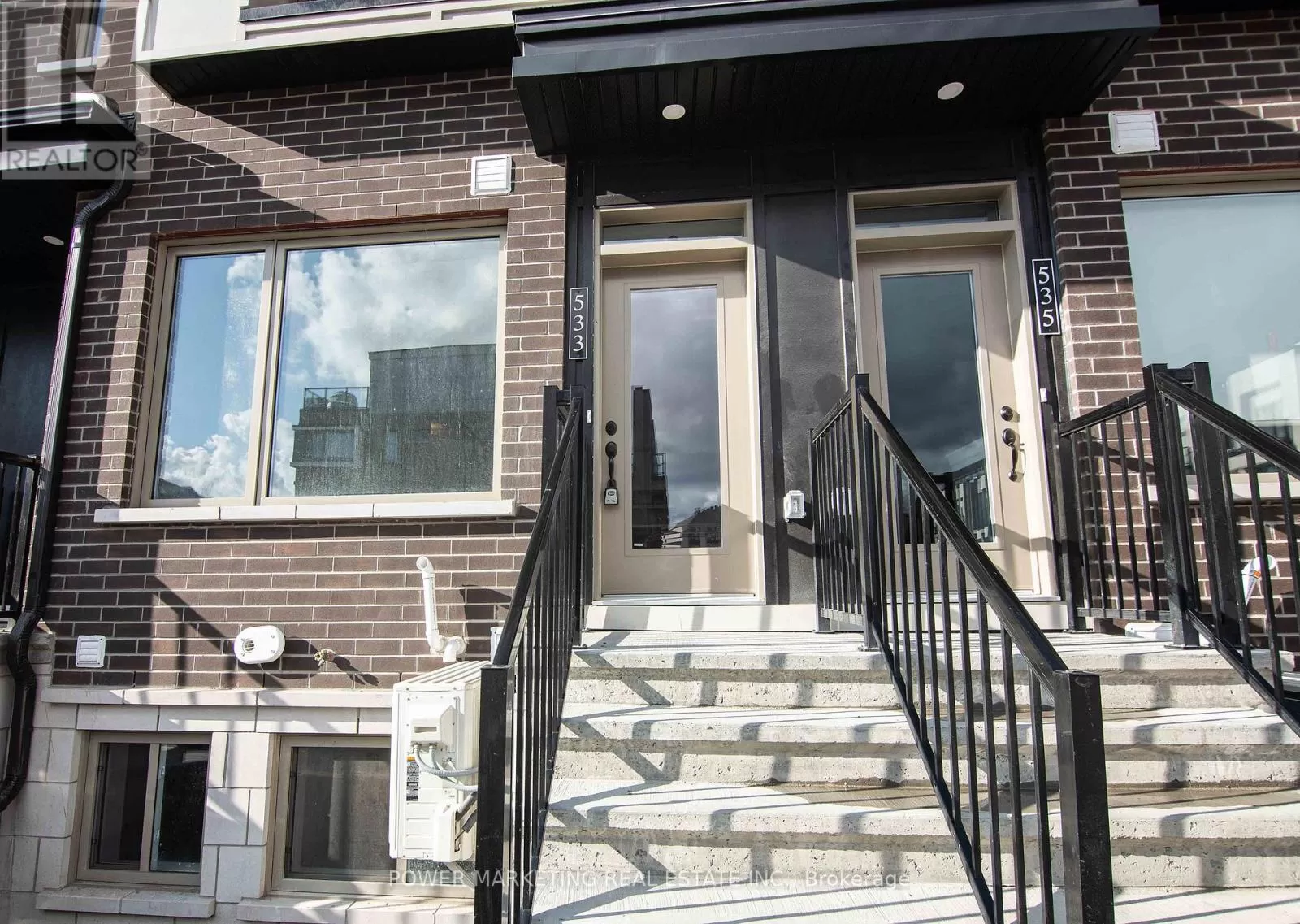 Row / Townhouse for rent: 533 Takamose Private, Ottawa, Ontario K1K 5A5