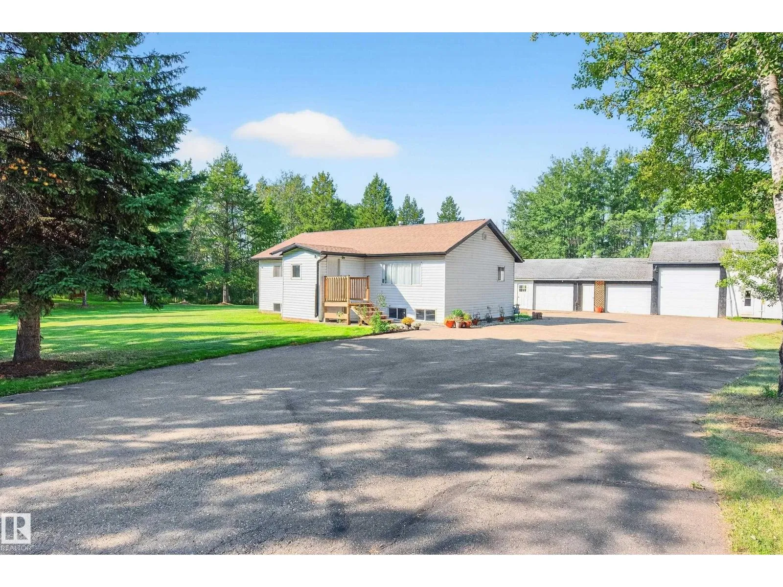 House for rent: 53524 Rge Road 15, Rural Lac Ste. Anne County, Alberta T0E 1V0