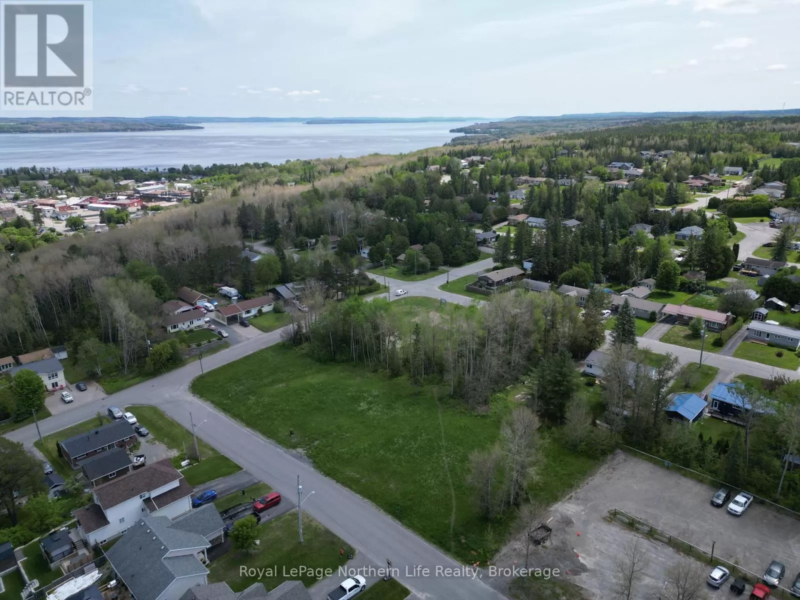 536 Mccamus Avenue, Temiskaming Shores, Ontario P0J 1P0