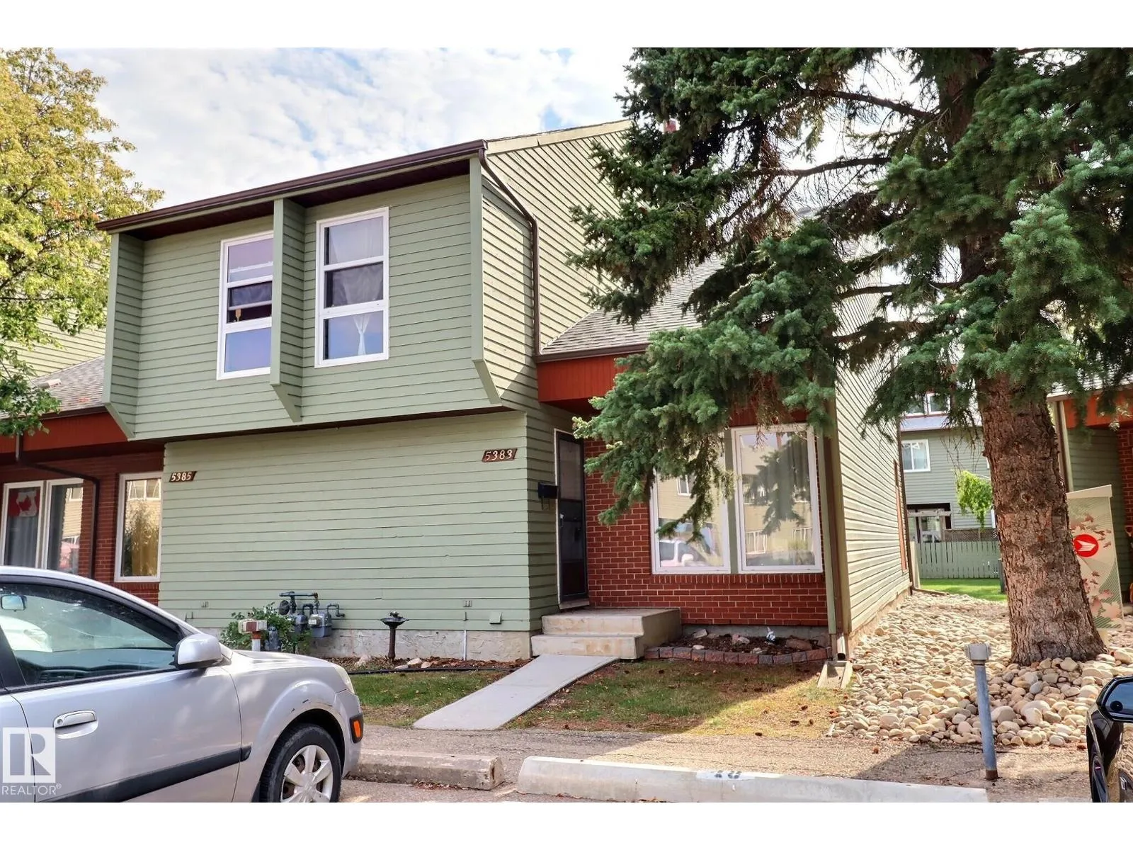 Row / Townhouse for rent: 5383 Hill View Cr Nw, Edmonton, Alberta T6L 1V9