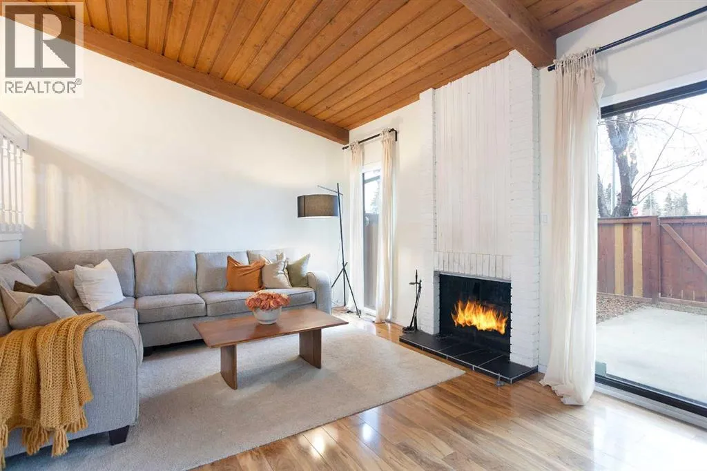 Row / Townhouse for rent: 54, 10030 Oakmoor Way Sw, Calgary, Alberta T2V 4S8