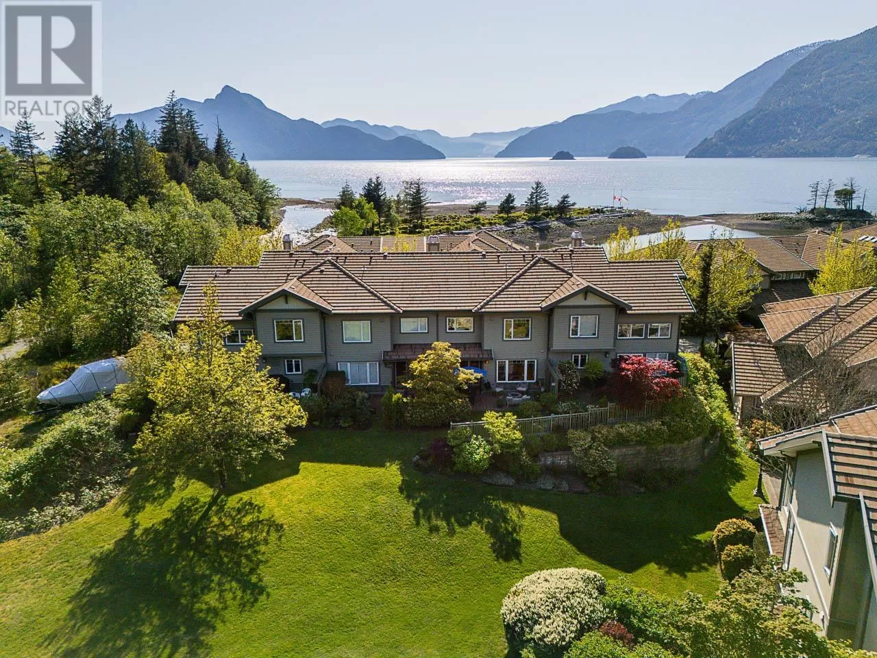 Row / Townhouse for rent: 54 Beach Drive, Furry Creek, British Columbia V8B 1A2