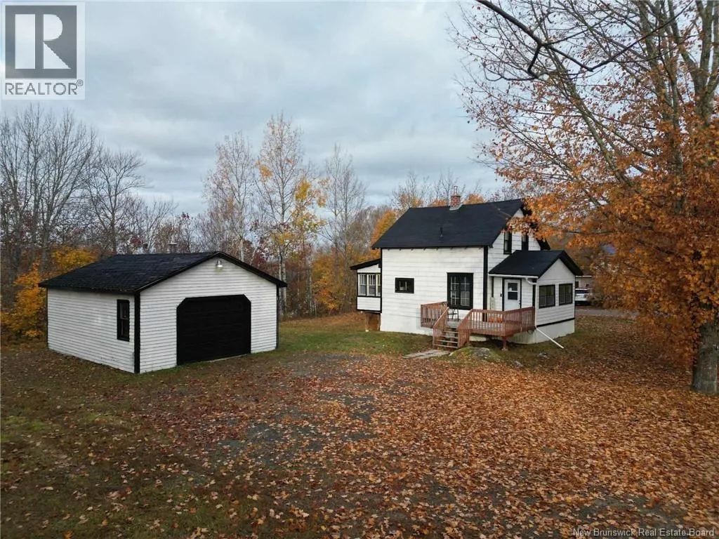 54 Pleasant Avenue, McAdam, New Brunswick E6J 1G4