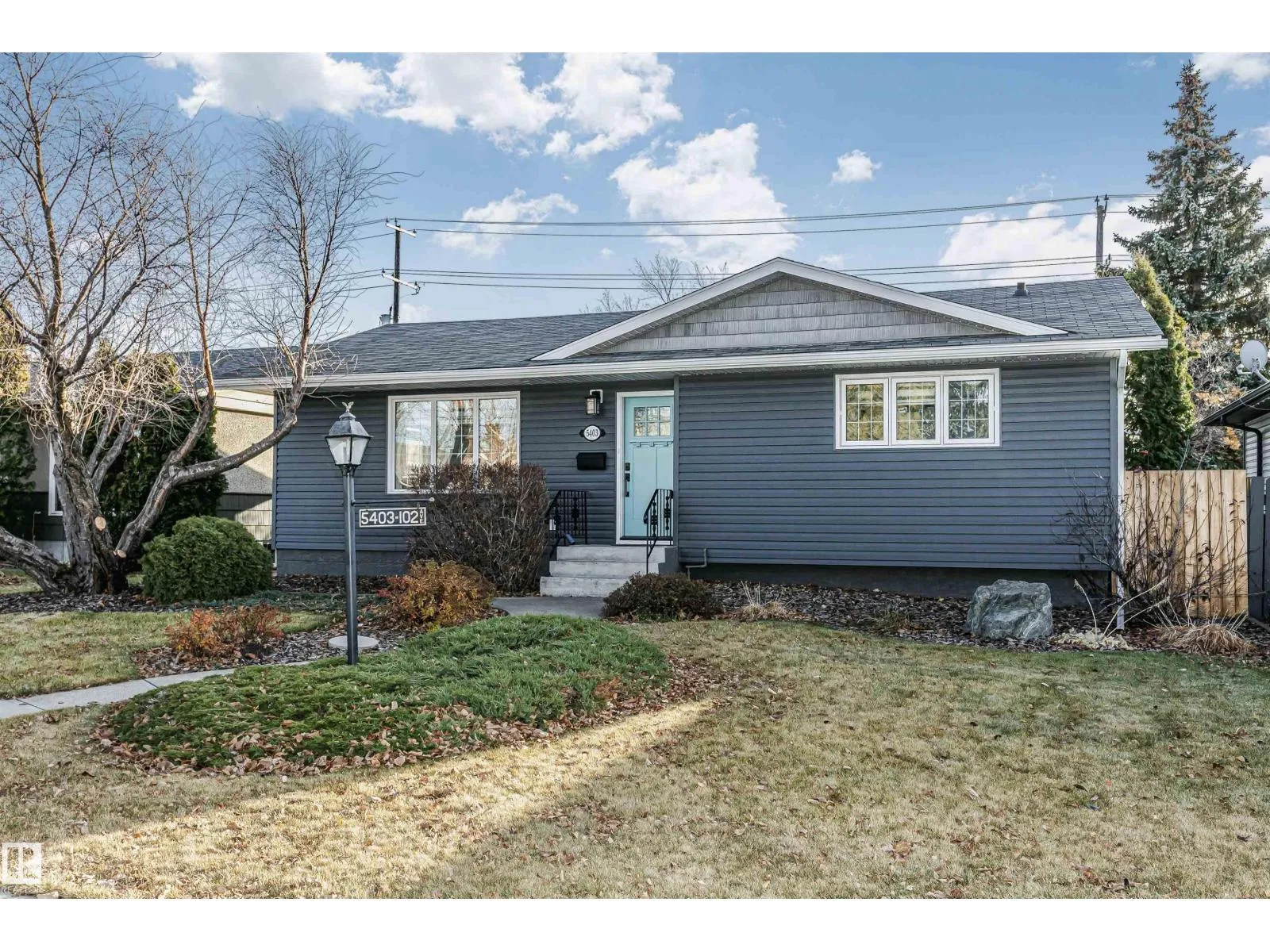 House for rent: 5403 102 Av Nw, Edmonton, Alberta T6A 0N1