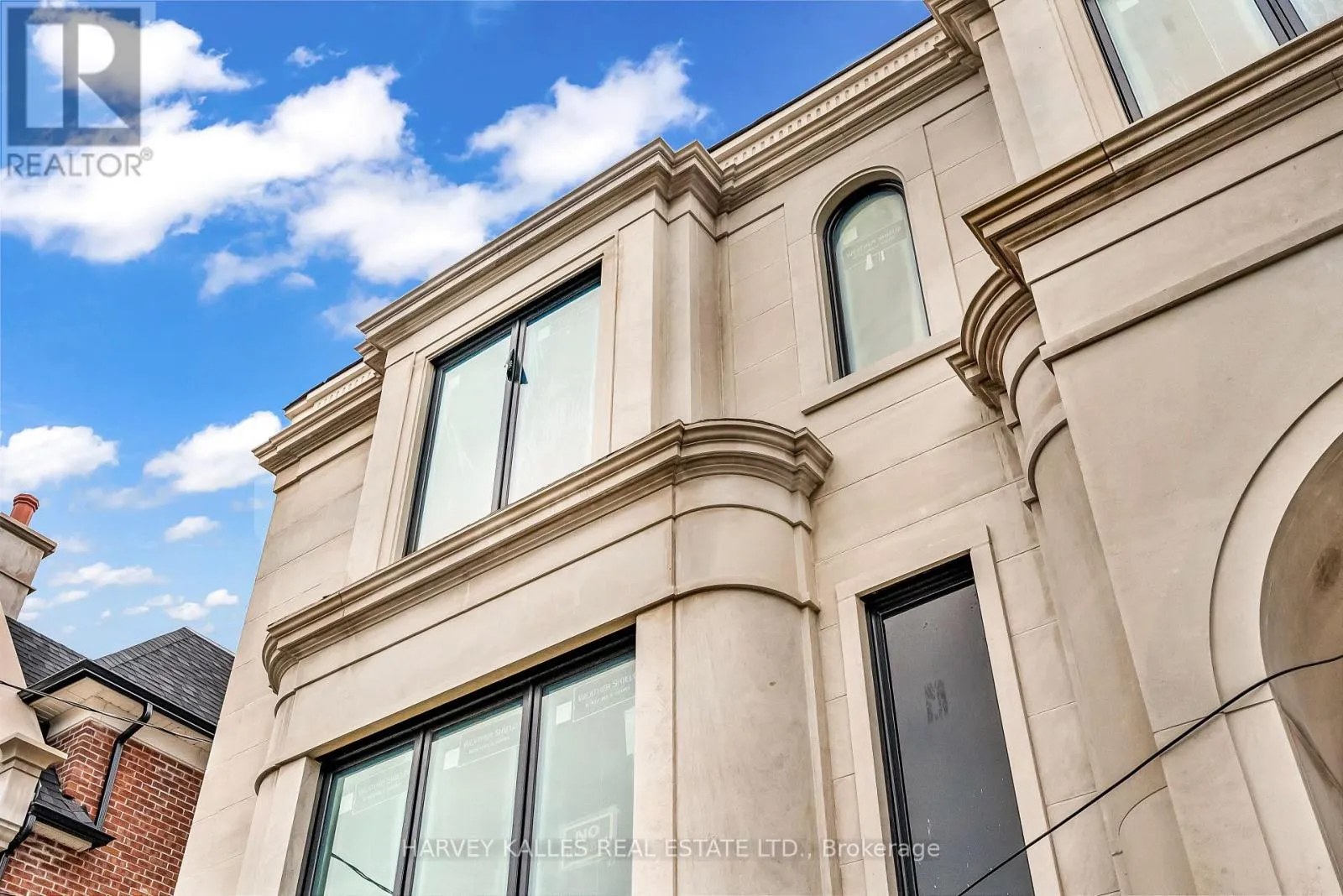 House for rent: 541 Deloraine Avenue, Toronto, Ontario M5M 2C2