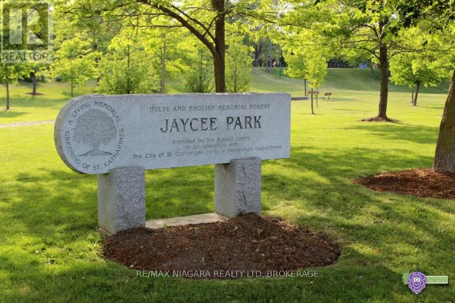 Duplex for rent: 544 Ontario Street, St. Catharines, Ontario L2N 6J7