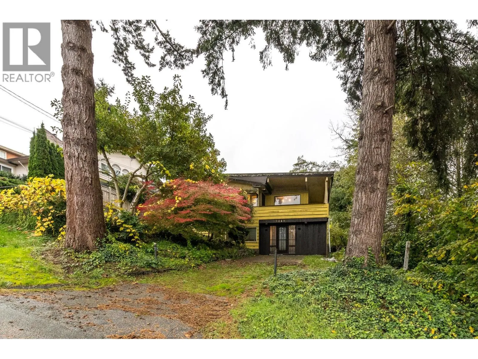 House for rent: 5449 Royal Oak Avenue, Burnaby, British Columbia V5H 3N1