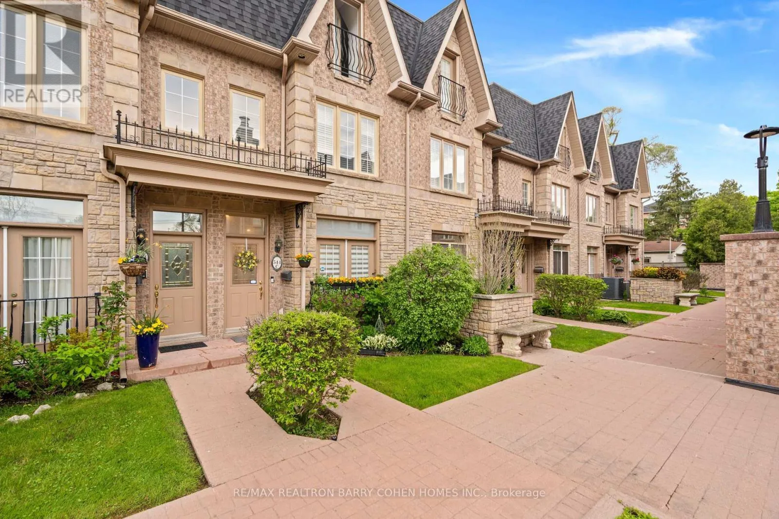 Row / Townhouse for rent: 544c Scarlett Road, Toronto, Ontario M9P 2S2