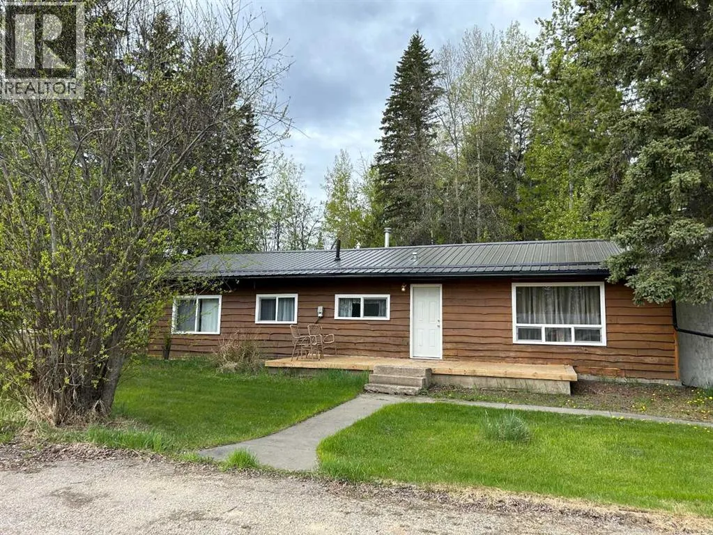 House for rent: 54,52 1st Avenue, Faust, Alberta T0G 0X0