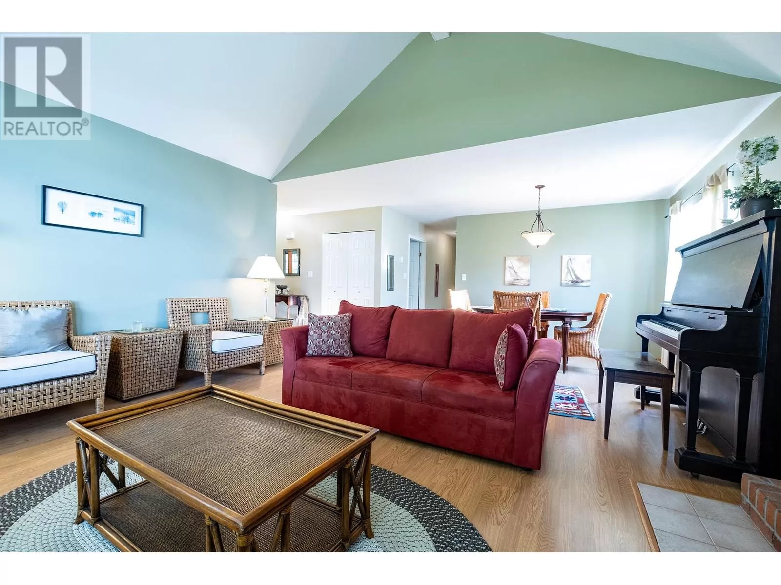 House for rent: 5462 Kensington Road, Sechelt, British Columbia V7Z 0N9