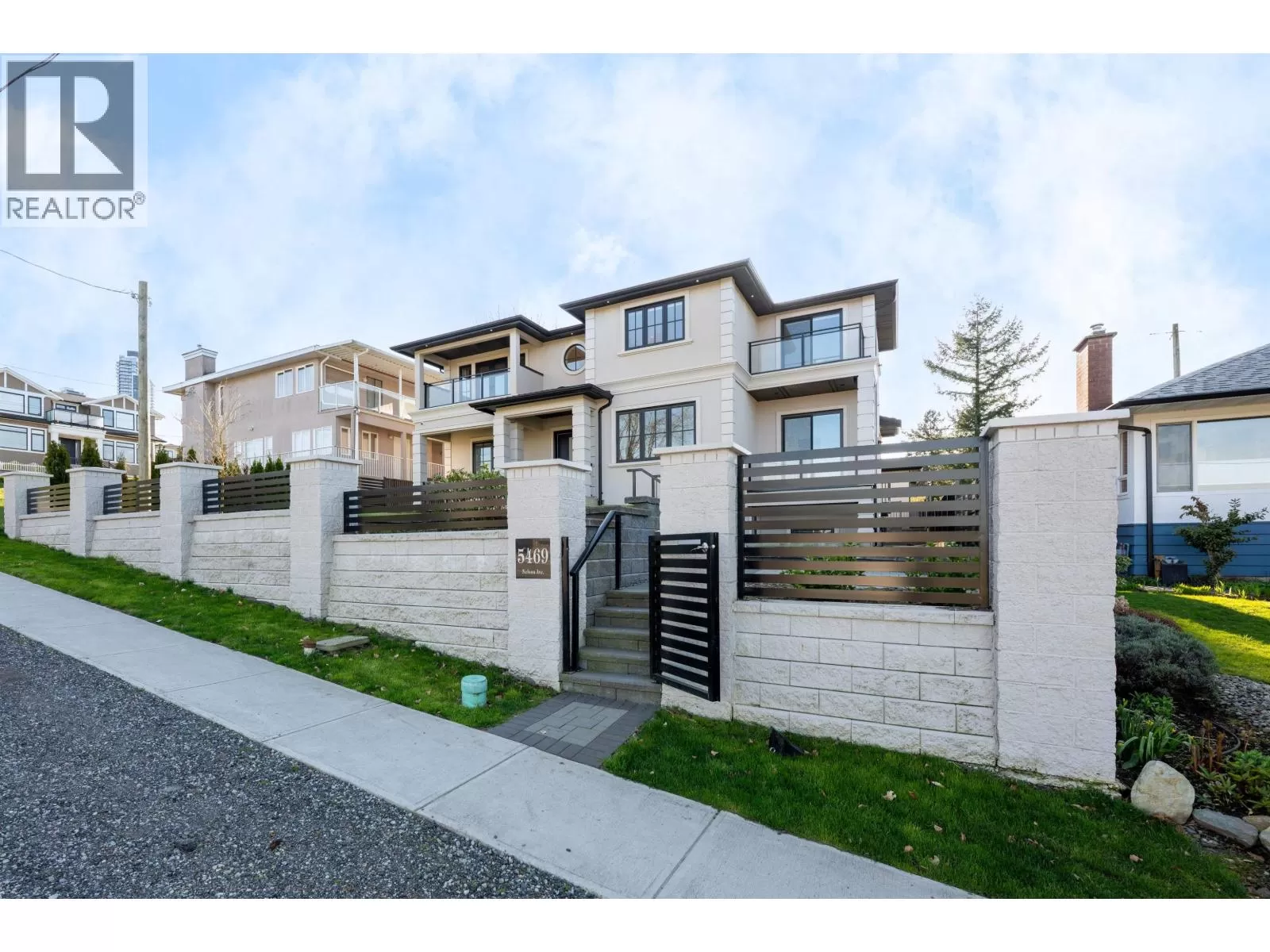 House for rent: 5469 Nelson Avenue, Burnaby, British Columbia V5H 3H1