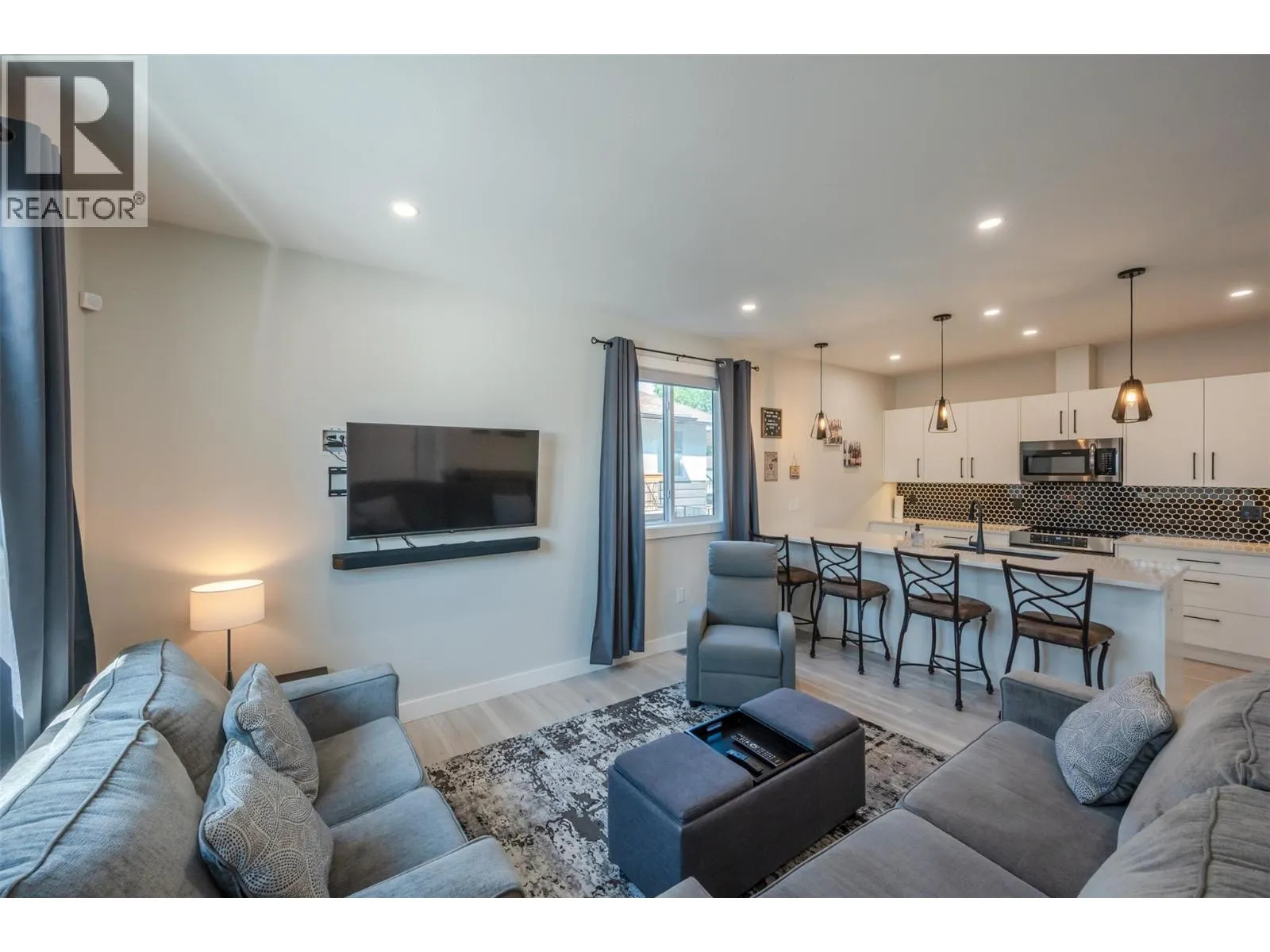 Duplex for rent: 547 Westminster Avenue Unit# 101, Penticton, British Columbia V2A 1K4