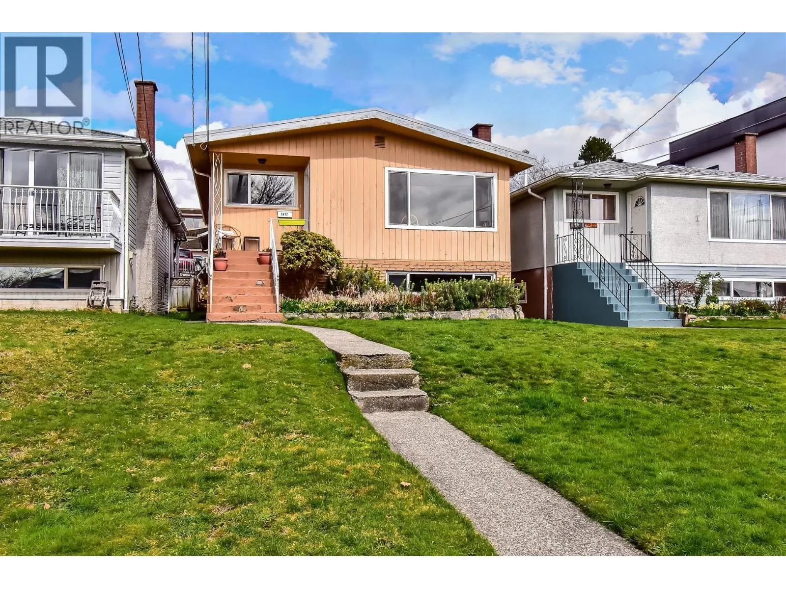 House for rent: 5477 Portland Street, Burnaby, British Columbia V5J 2R5