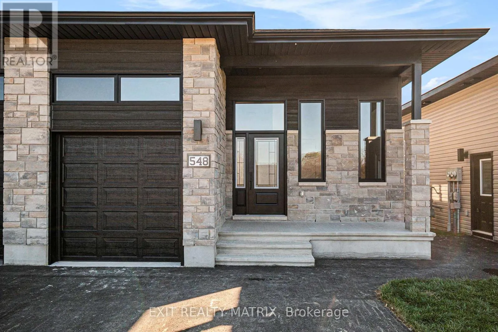 Duplex for rent: 548 Regina Street, Russell, Ontario K0A 1W0