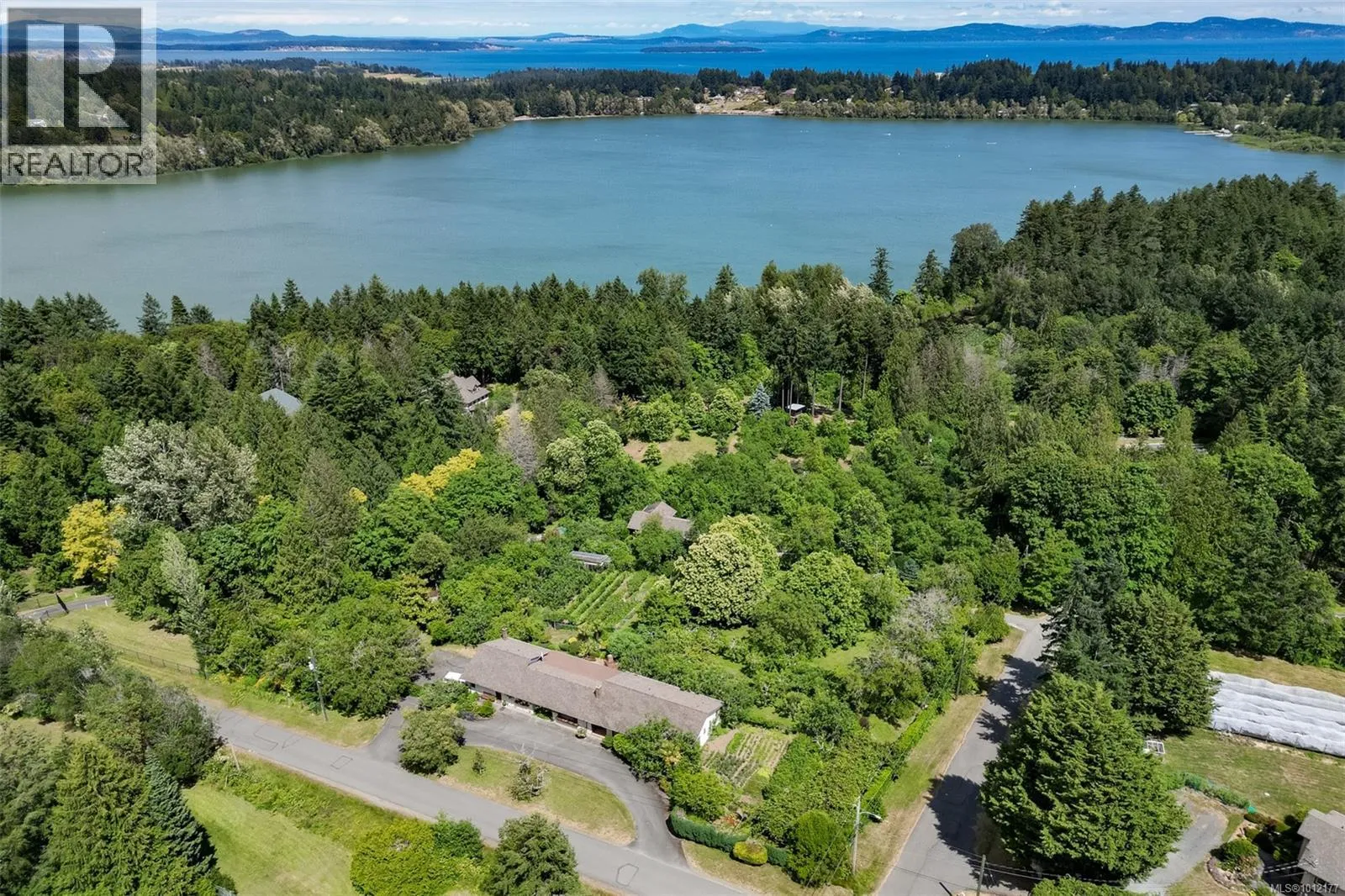 House for rent: 5489 Forest Hill Rd, Saanich, British Columbia V9E 2A8