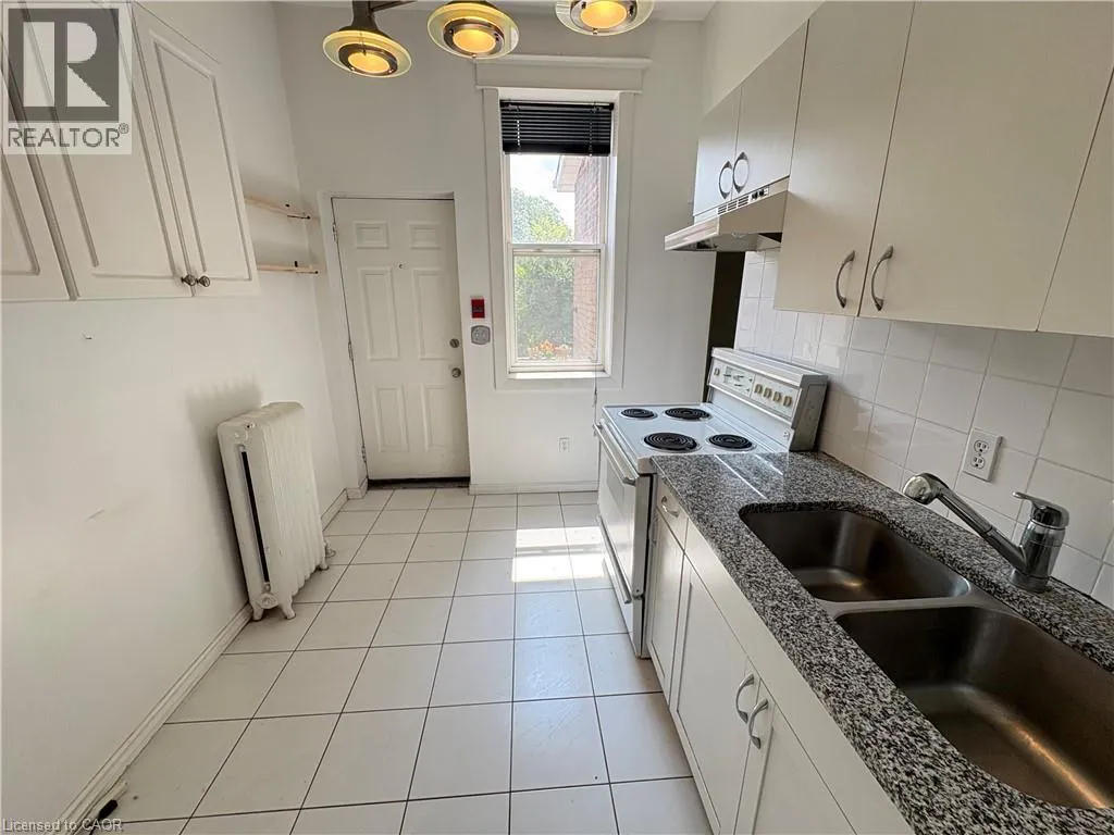 Apartment for rent: 55 Barton Street W Unit# 3, Hamilton, Ontario L8L 1A3