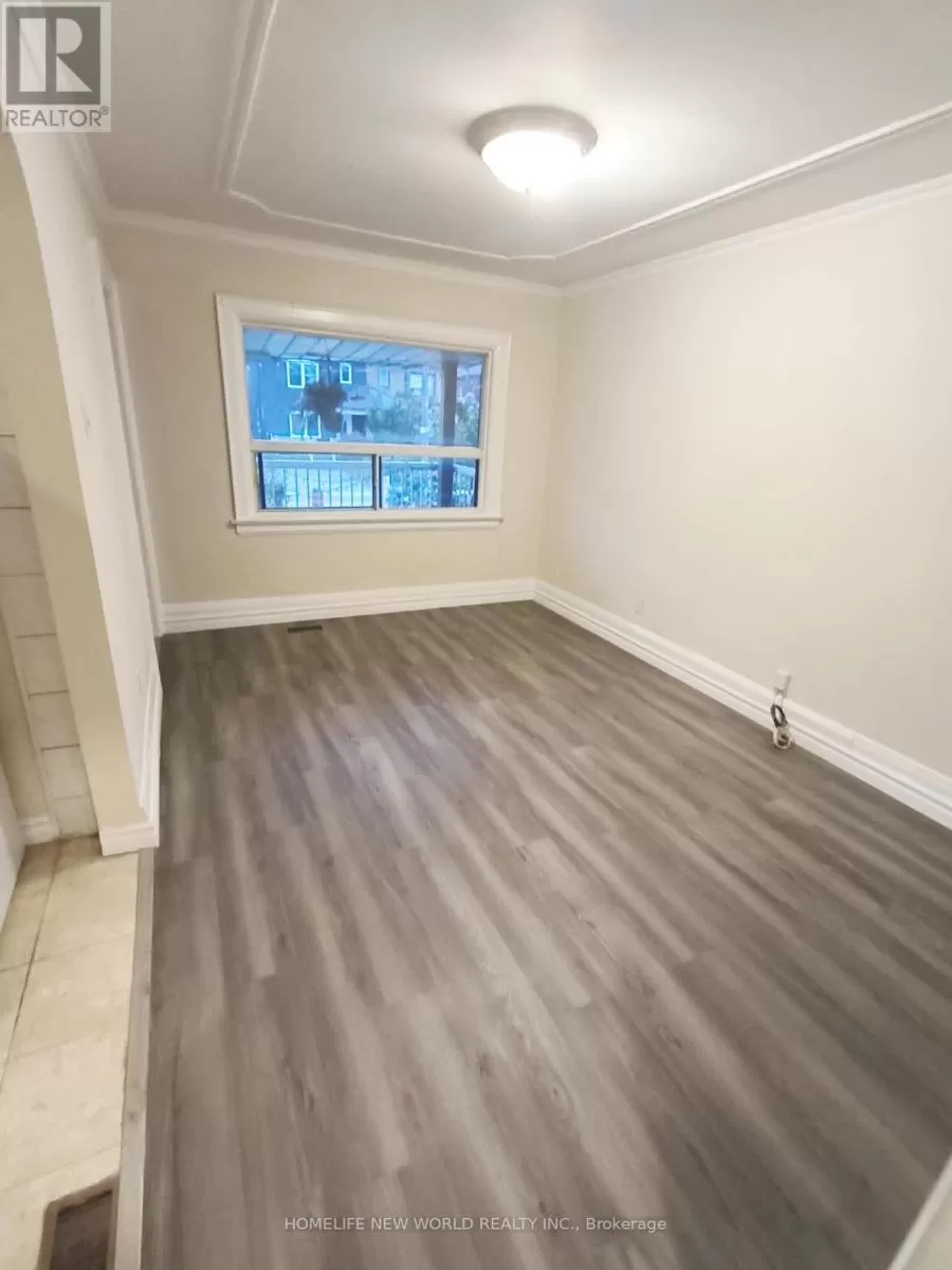 House for rent: 55 Chamberlain U2 Avenue, Toronto, Ontario M6E 4J9