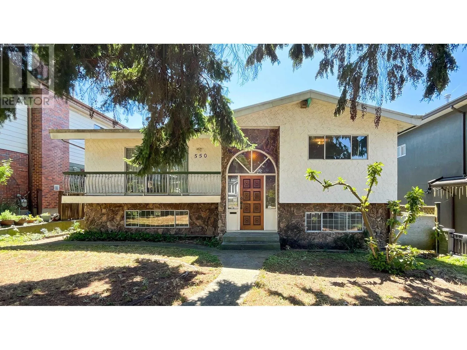 House for rent: 550 E 55th Avenue, Vancouver, British Columbia V5X 1N5