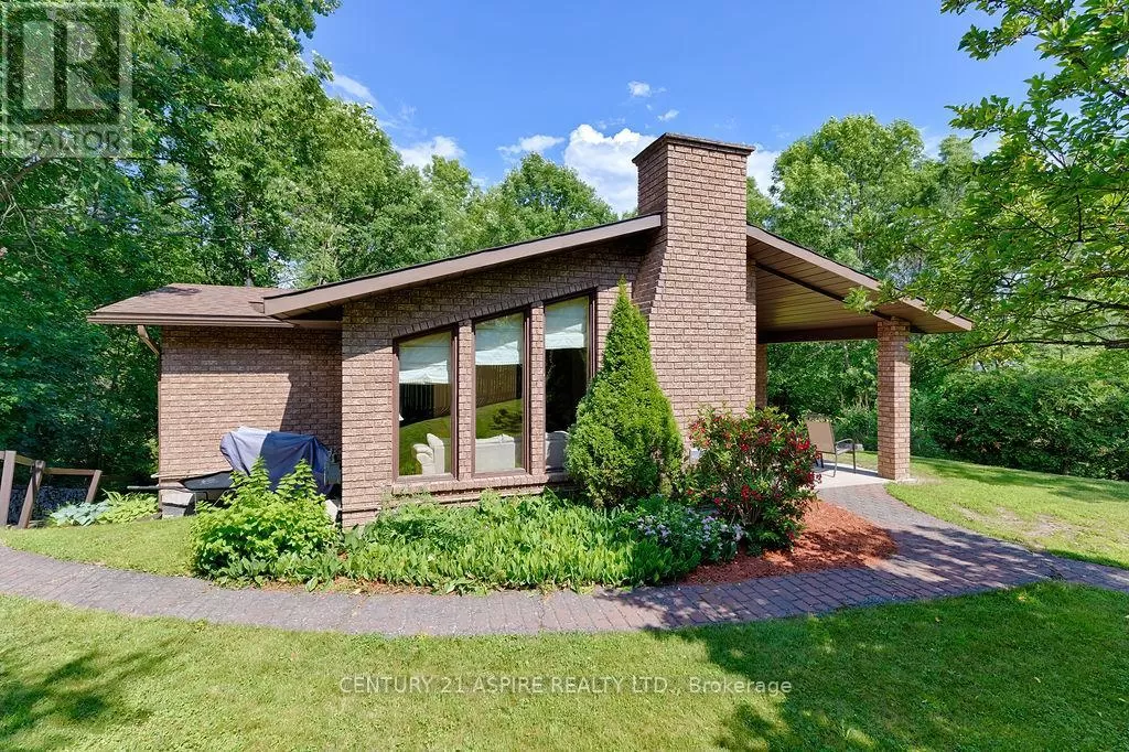 House for rent: 551 Whispering Pines Crescent, Laurentian Valley, Ontario K8A 6W4