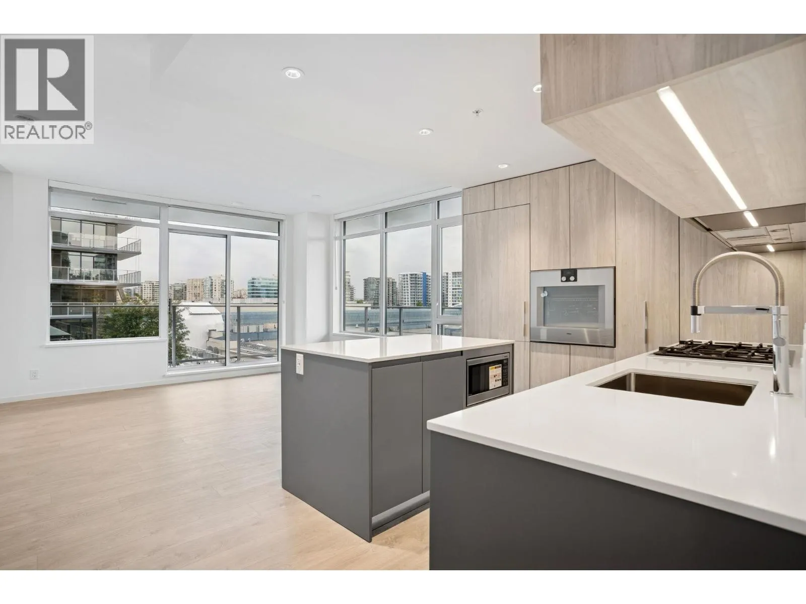 Apartment for rent: 553 6500 Minoru Boulevard, Richmond, British Columbia V6Y 0N2