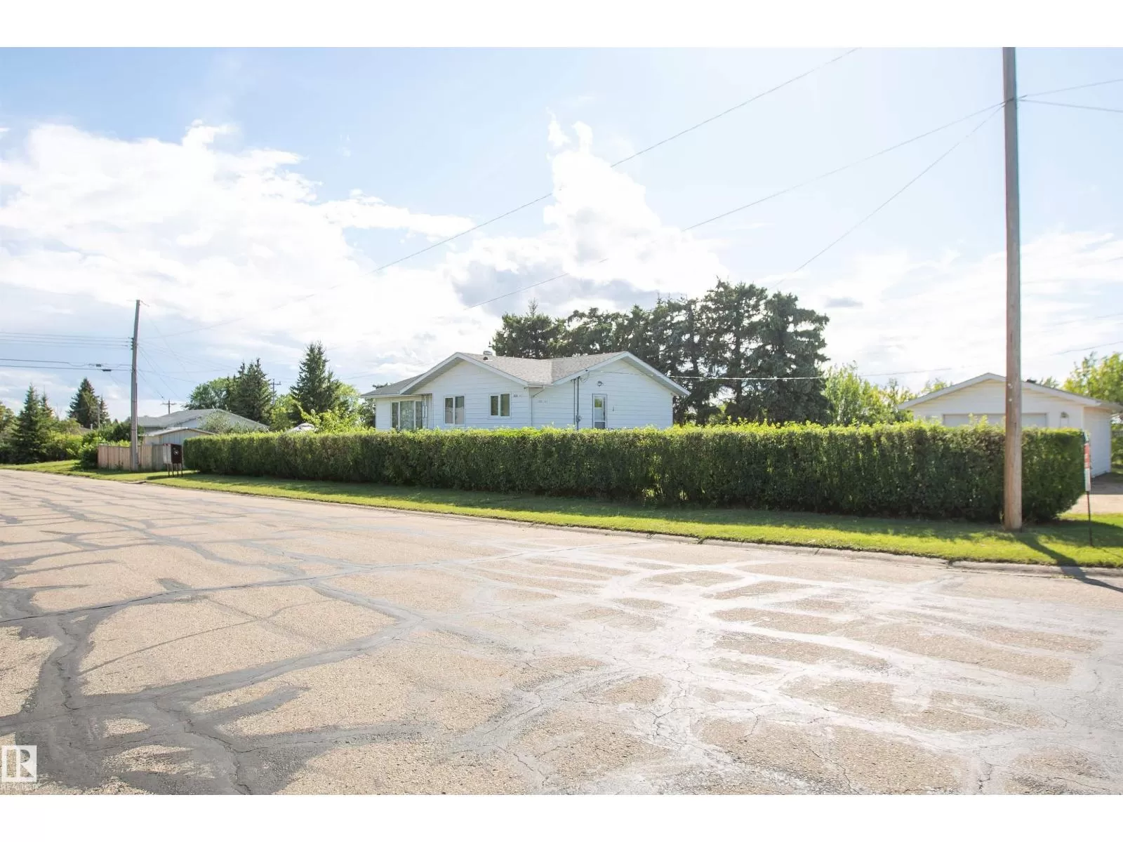 House for rent: 5530 46 St, Barrhead, Alberta T7N 1K6