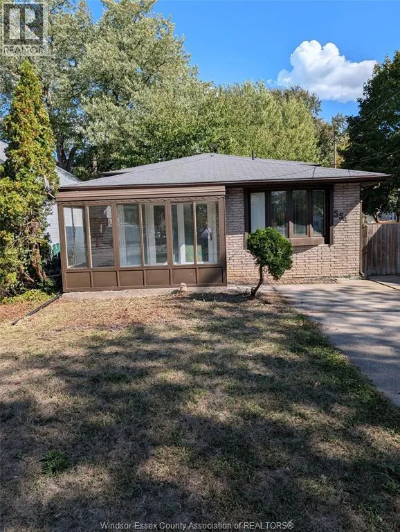 554 Lesperance Road, Tecumseh, Ontario N8N 1W4