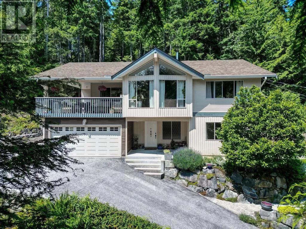 House for rent: 5549 Sans Souci Road, Halfmoon Bay, British Columbia V7Z 1B6