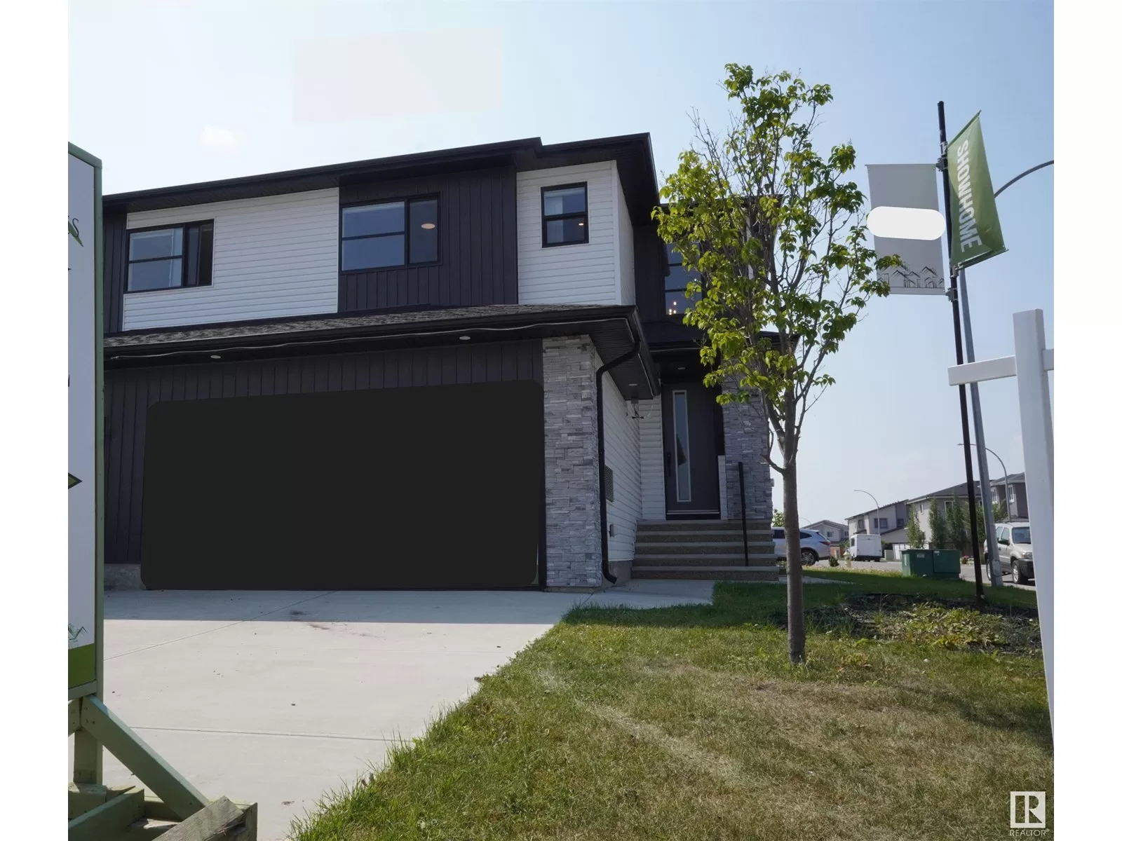 Duplex for rent: 5557 Schonsee Dr Nw, Edmonton, Alberta T5Z 0R8